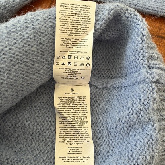 Vero Moda Tall polo sweater with crystal
buttons in blue Size L - Picture 12 of 16